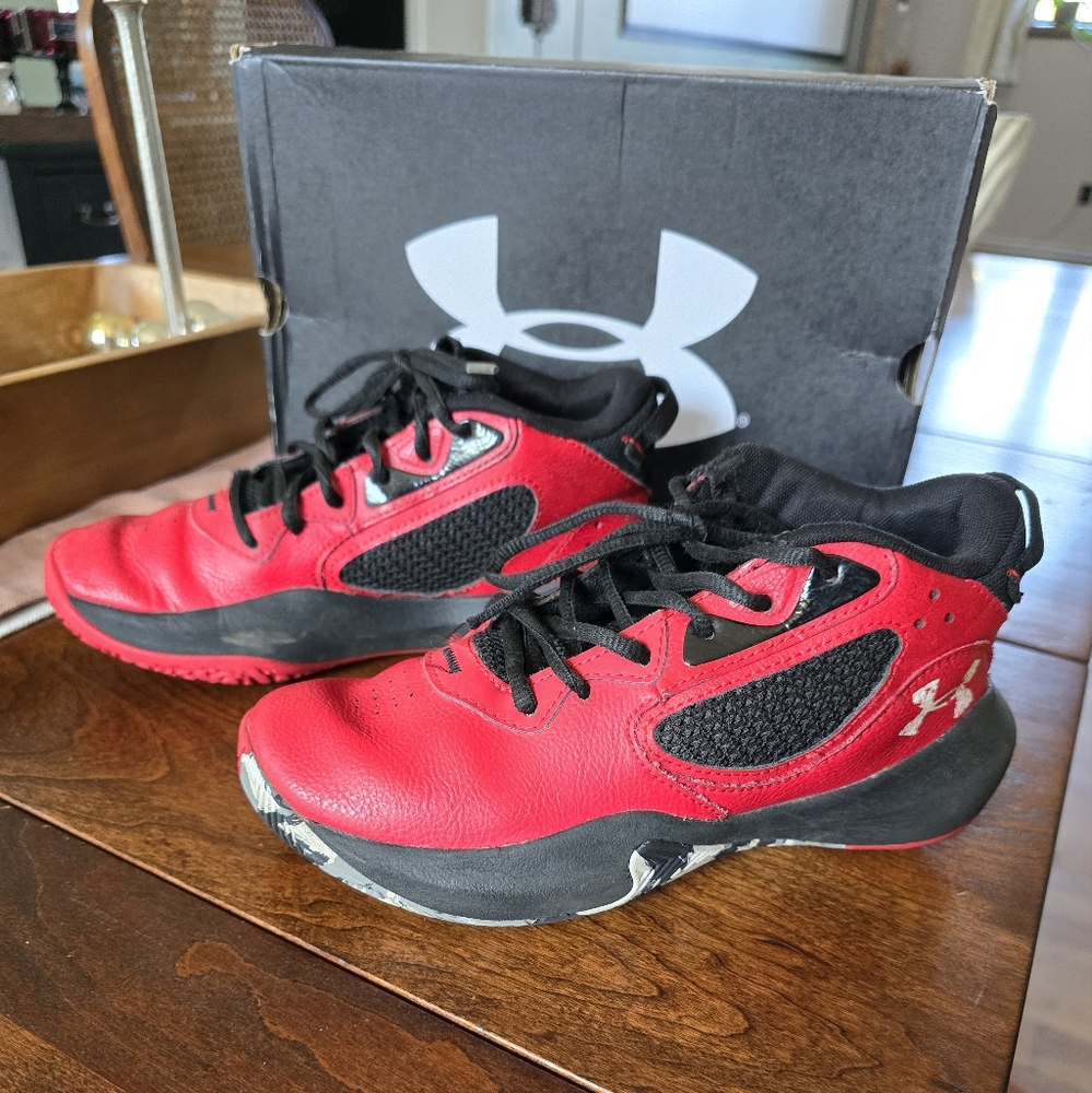 Under Armour GS Lockdown 6 kids sneaker size 3.5